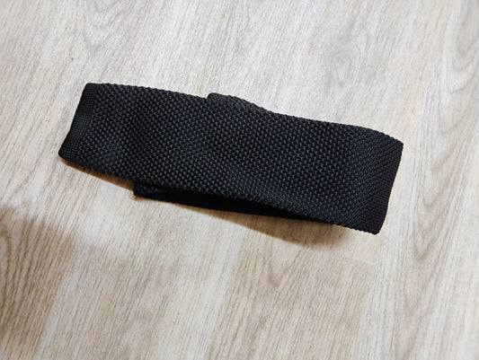 S&S knitted tie in Black