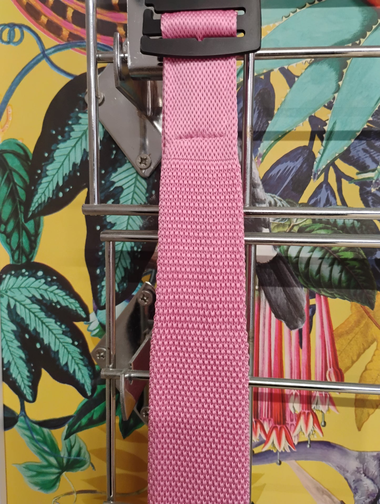Knitted Rose Pink tie